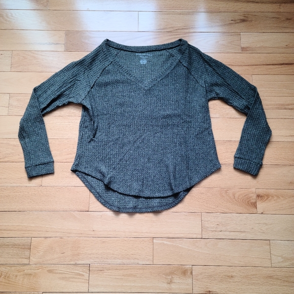 American Eagle Soft & Sexy V-Neck Sweater - Picture 4 of 5